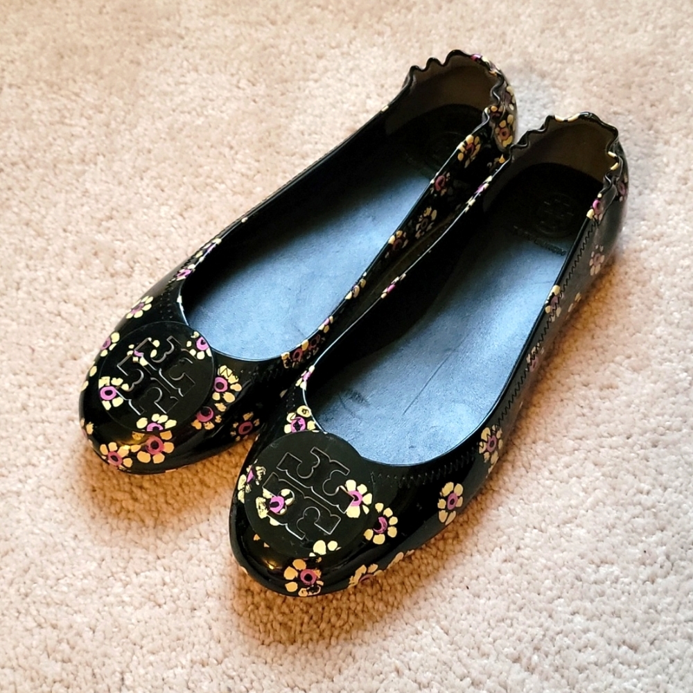 NEW W/TAG Tory Burch flat shoe, floral, size 9